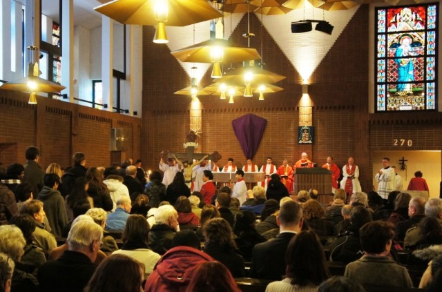 långfredagsliturgi katolska domkyrkan