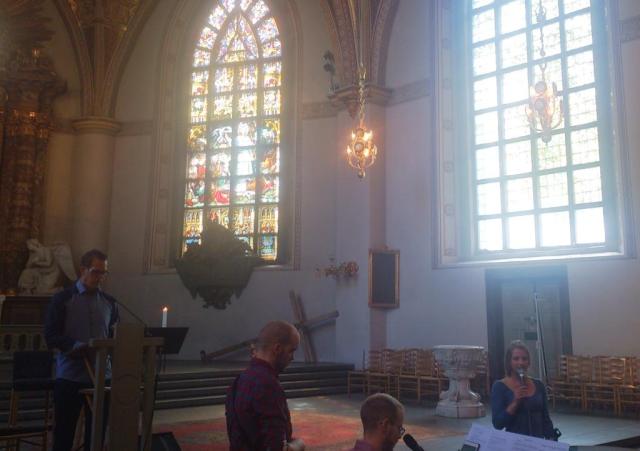 Förbönsgudstjänsten i S:ta Clara kyrka på morgonen leddes av Patrik Sandberg