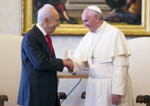 Pope Francis greets Israeli President Peres during private meeting at Vatican