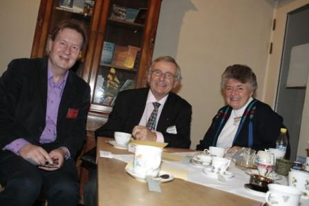 Undertecknad med Charles och Sue Whitehead vid karismatisk konferens i Stockholm 2010