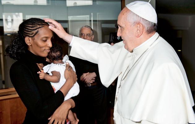 Påven välsignar Meriam och hennes barn som hon fick föda i fängelset