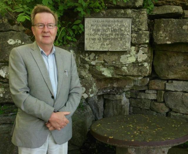 Husaby källa där Sveriges förste kristne kung Olof Skötkonung döptes kring år 1000 fylldes igen med stenar av Laurentius Petri som ville förhindra kulten kring källan. Petri beskrev katolska gudstjänster som avguderi, och 1536 års psalmbok kallar påven för Antikrist. Reformationen införde en teologi med antikatolsk udd och ledde till dödsstraff för dem som ville hålla fast vid den gamla kyrkan.