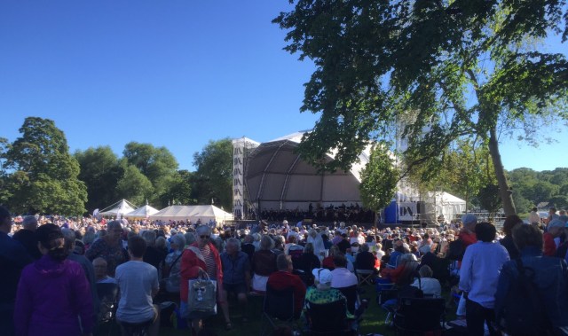 DN´s utomhuskonsert med Stockholmsfilharmonikerna firade i år 40-årsjubileum. 40.000 kom till konserten vid Sjöhistoriska museet, bland dem jag. En härlig kulturupplevelse.